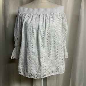 Beautiful white eyelet off the shoulder blouse w/bow tie in back.